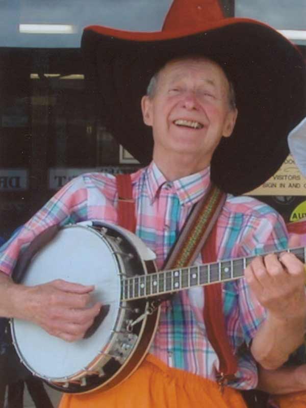 This Banjo Entertainer has a Captive Audience, Fun Events, Toronto, ON
